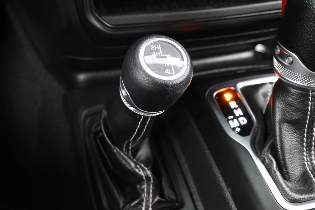 Used 2022 Jeep Wrangler Unlimited Sahara AWD/4WD image 22