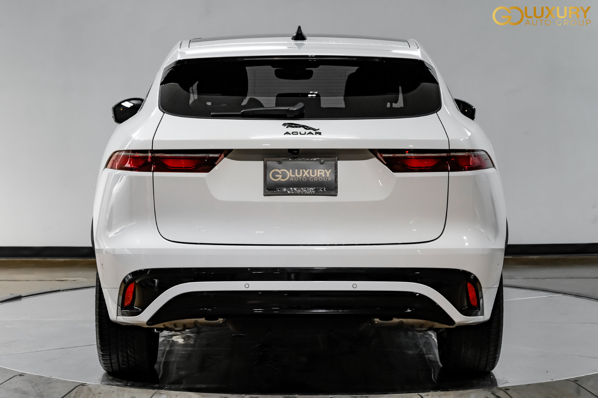 Used 2024 Jaguar F-PACE R-Dynamic S AWD/4WD image 11
