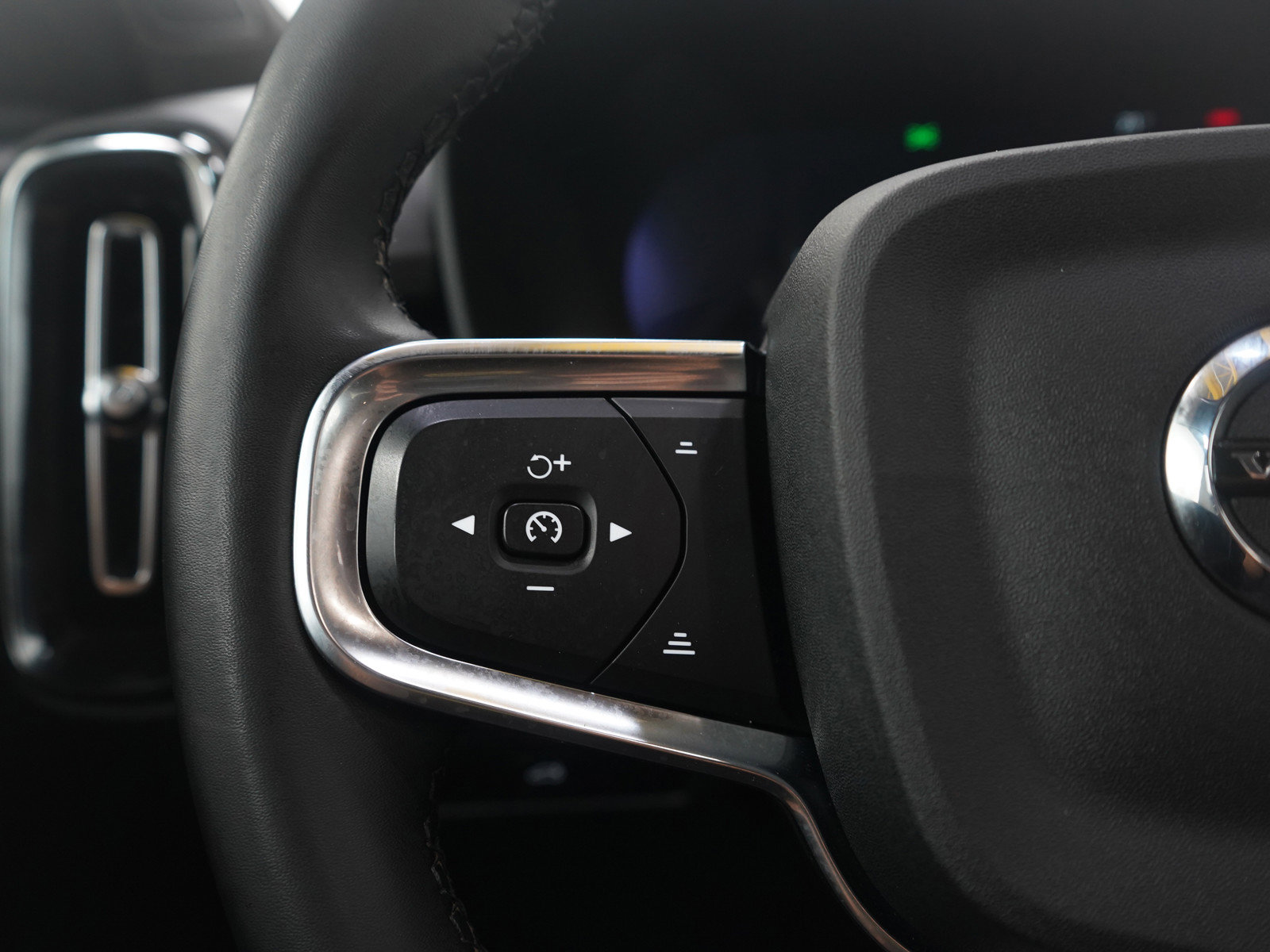 Used 2023 Volvo C40 P8 Recharge Plus image 24