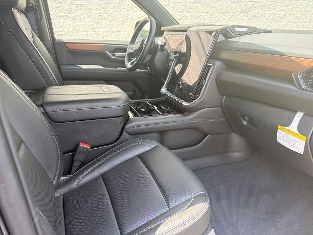 Used 2025 GMC Yukon Denali w/ Sun & Power Step Package AWD/4WD image 14