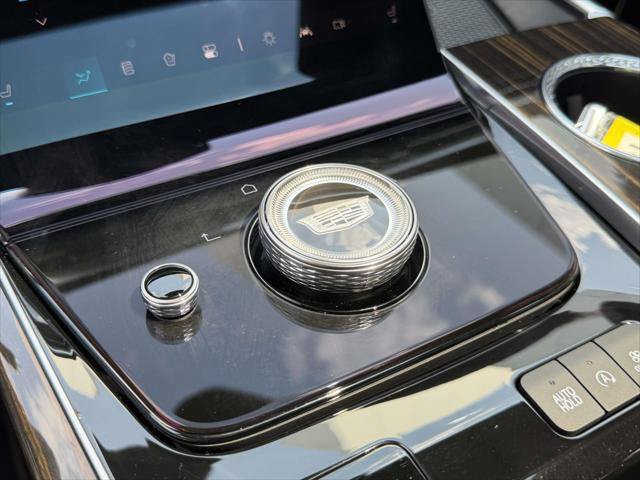 Used 2025 Cadillac Escalade Premium Luxury AWD/4WD image 34