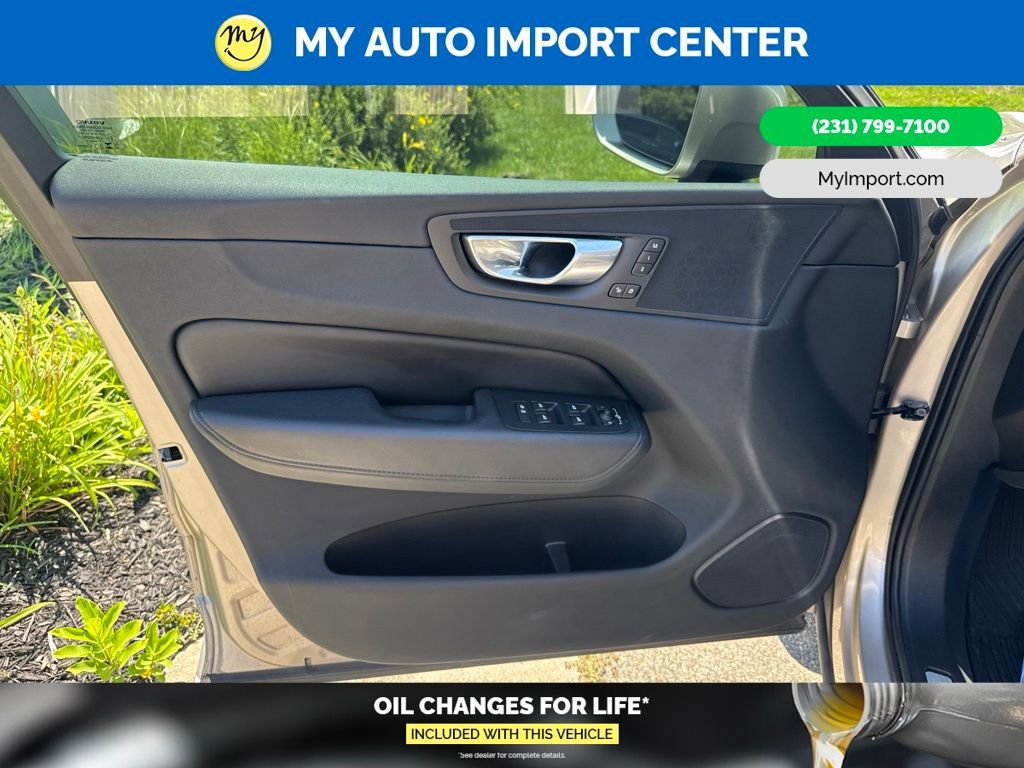 Used 2023 Volvo XC60 B5 Plus AWD/4WD image 10