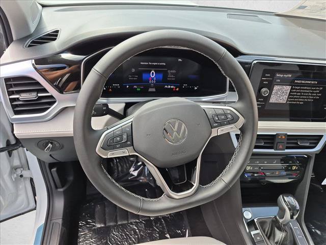 New 2027 Volkswagen Taos SE FWD image 11
