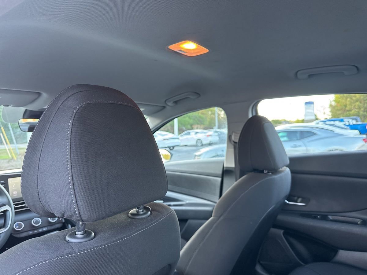 Used 2023 Hyundai Elantra SE image 35