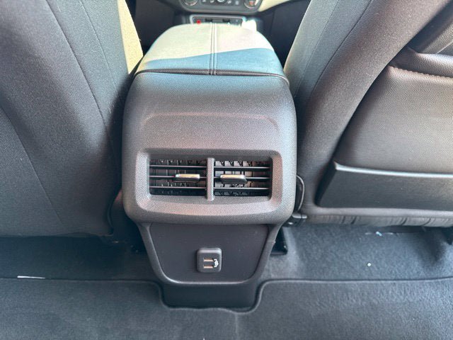 Used 2024 GMC Terrain SLE w/ Driver Convenience Package FWD image 25