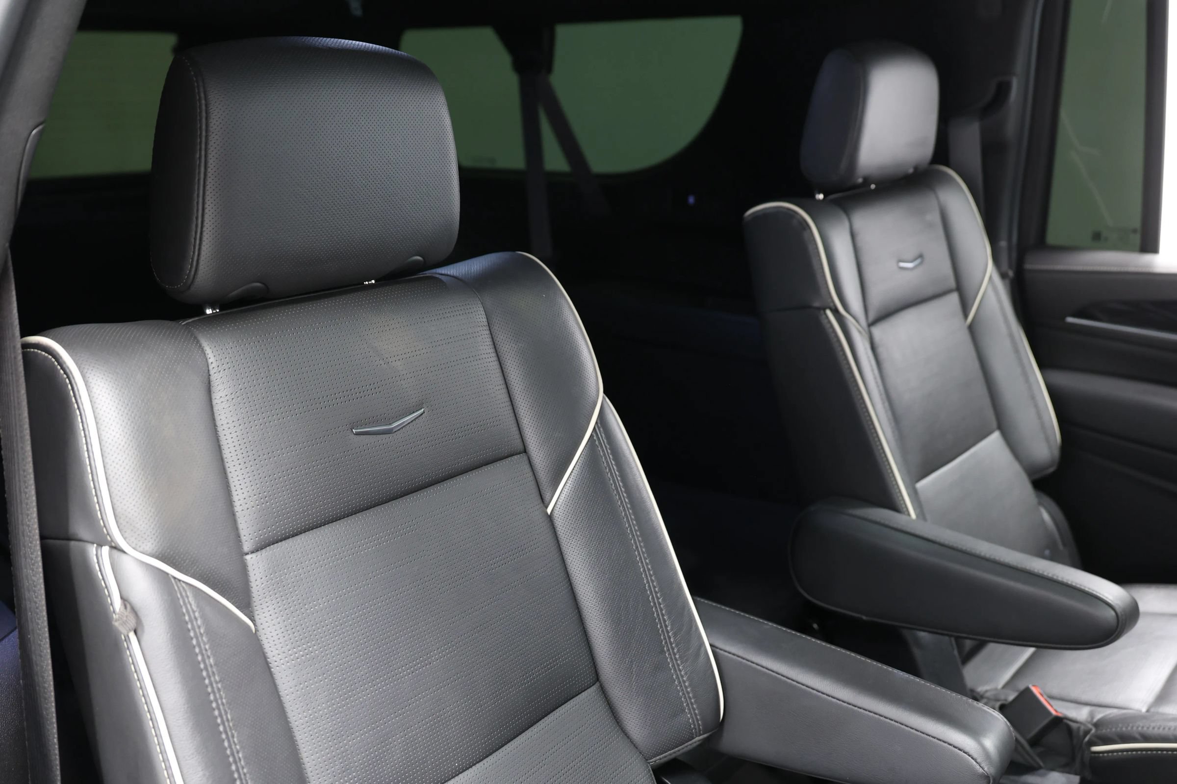 Used 2023 Cadillac Escalade ESV Sport w/ LPO, ONYX Package AWD/4WD image 96