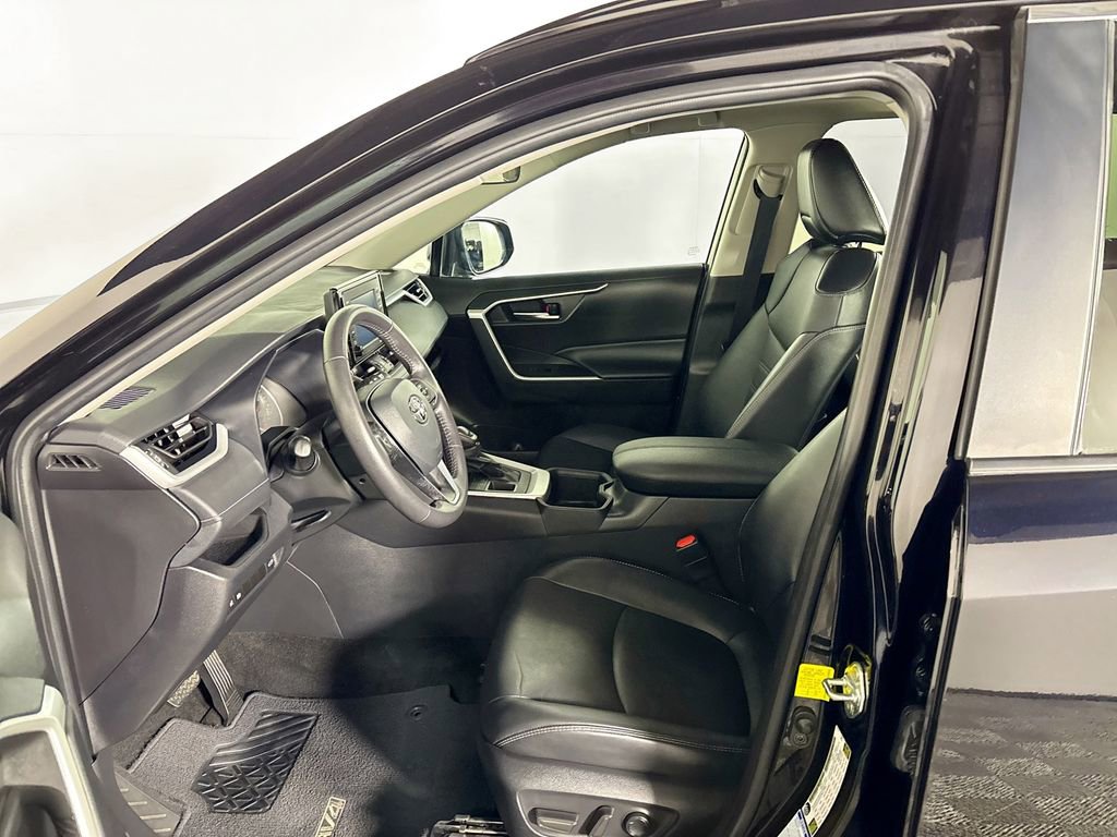 Used 2022 Toyota RAV4 XLE Premium w/ Carpet Mat Package (TMS) AWD/4WD image 11