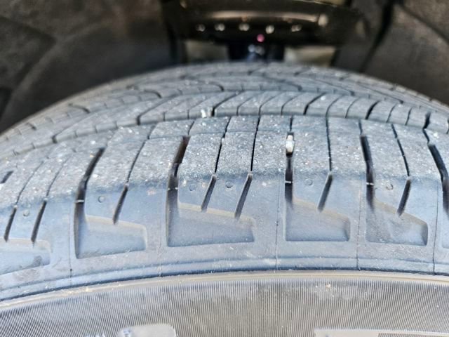 Used 2024 GMC Terrain SLE image 28