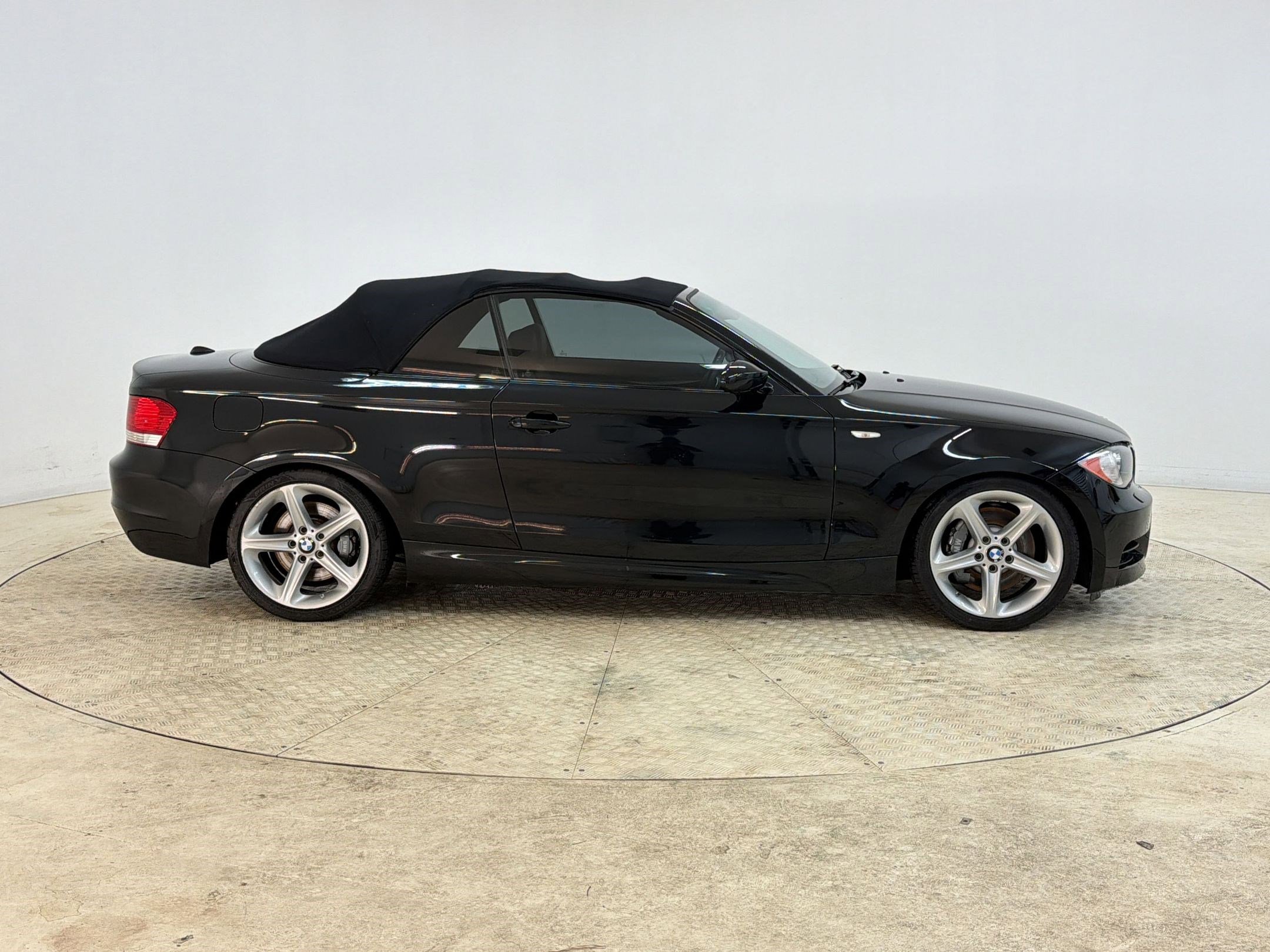 Used 2009 BMW 135i Convertible RWD image 7