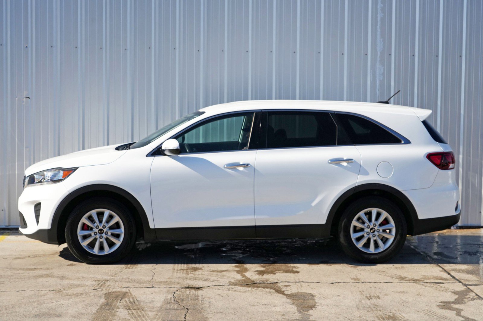 Used 2020 Kia Sorento LX image 40