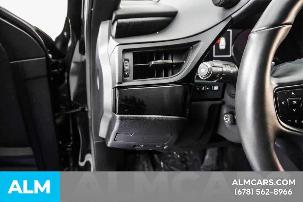 Used 2024 Lexus ES 300h w/ Premium Package image 32