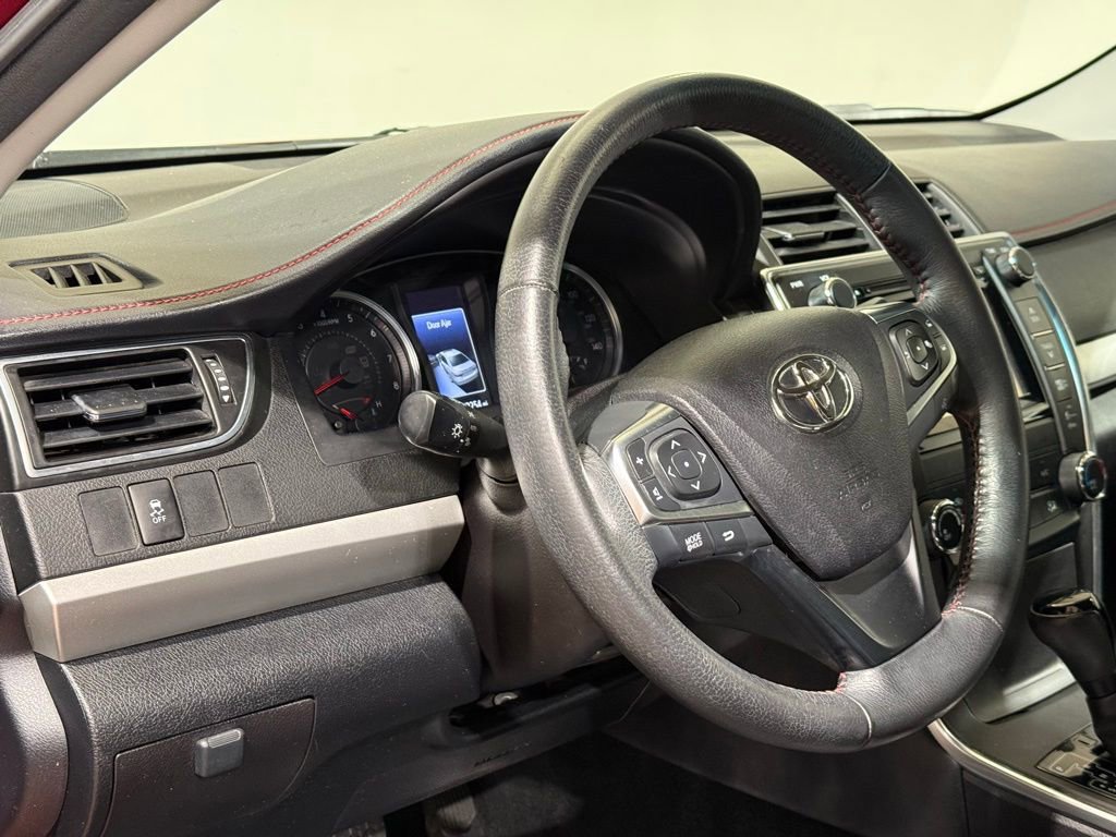 Used 2017 Toyota Camry SE image 16