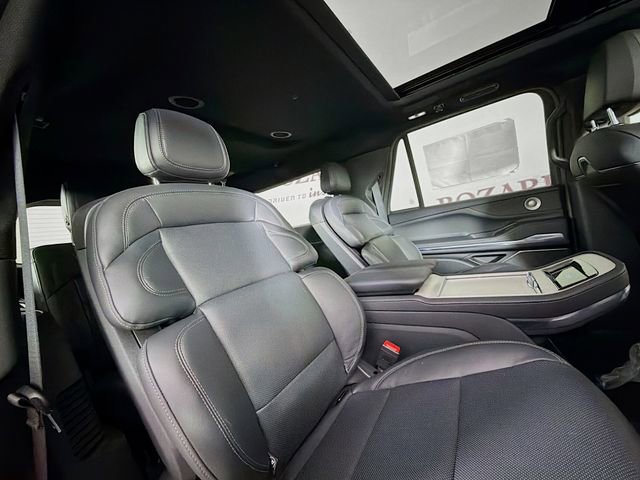 New 2025 Lincoln Navigator L Reserve w/ Jet Appearance Package image 31