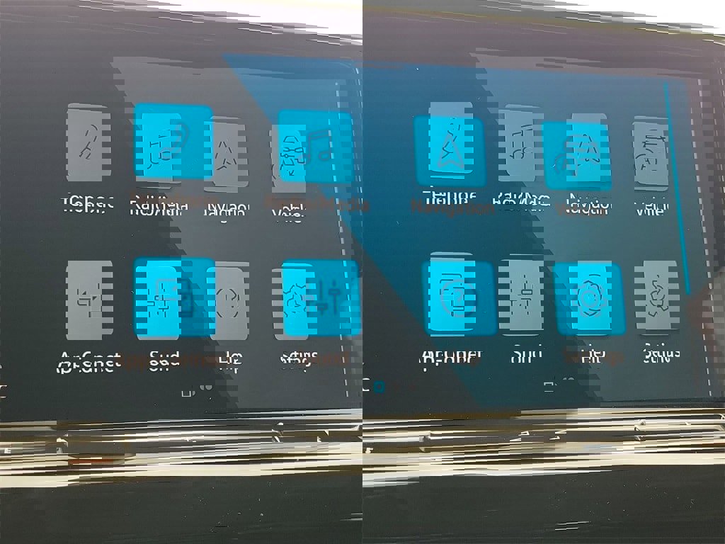 Used 2025 Volkswagen Atlas SE image 19