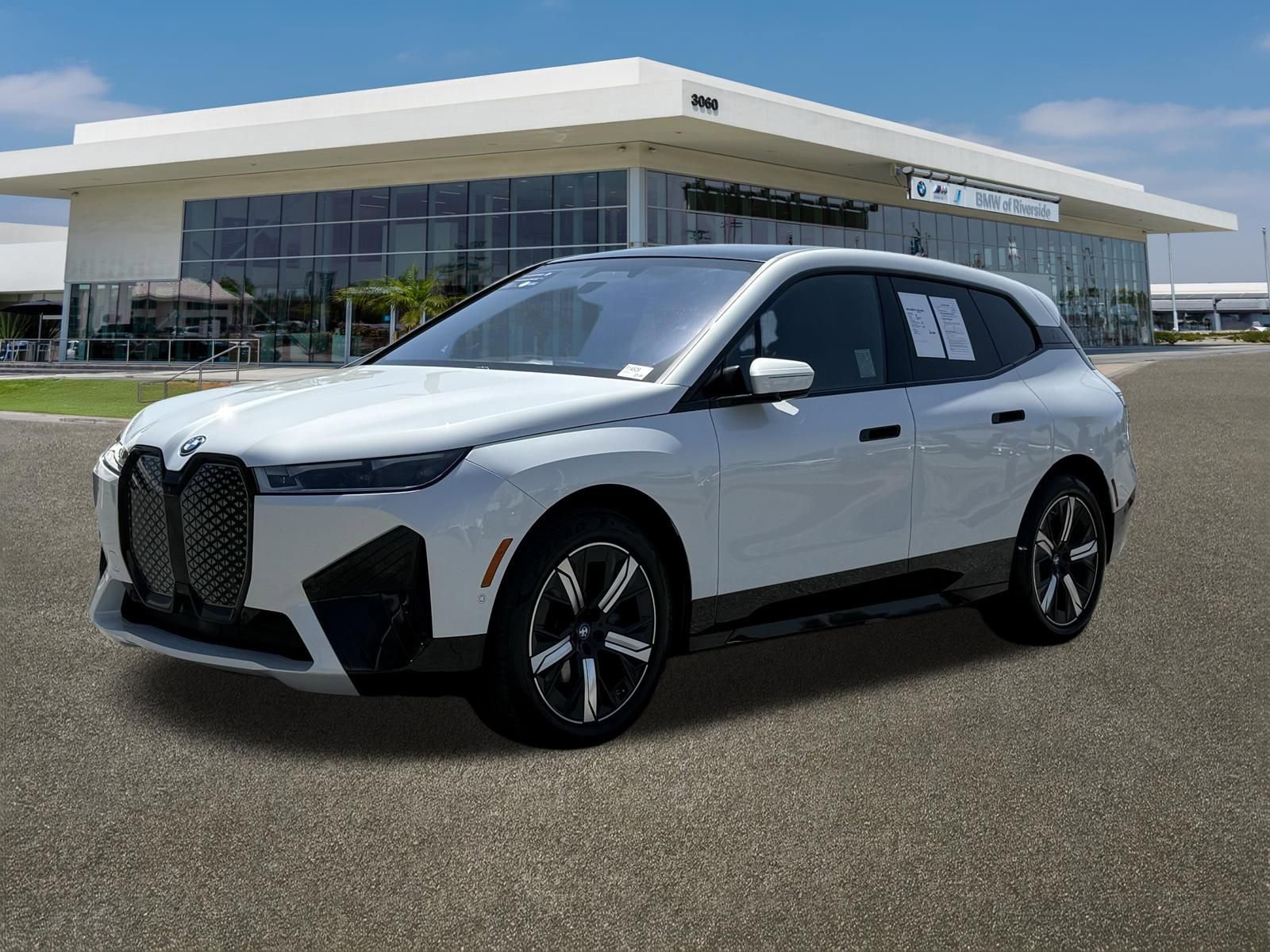 Used 2023 BMW iX xDrive50 w/ Sport Package image 4