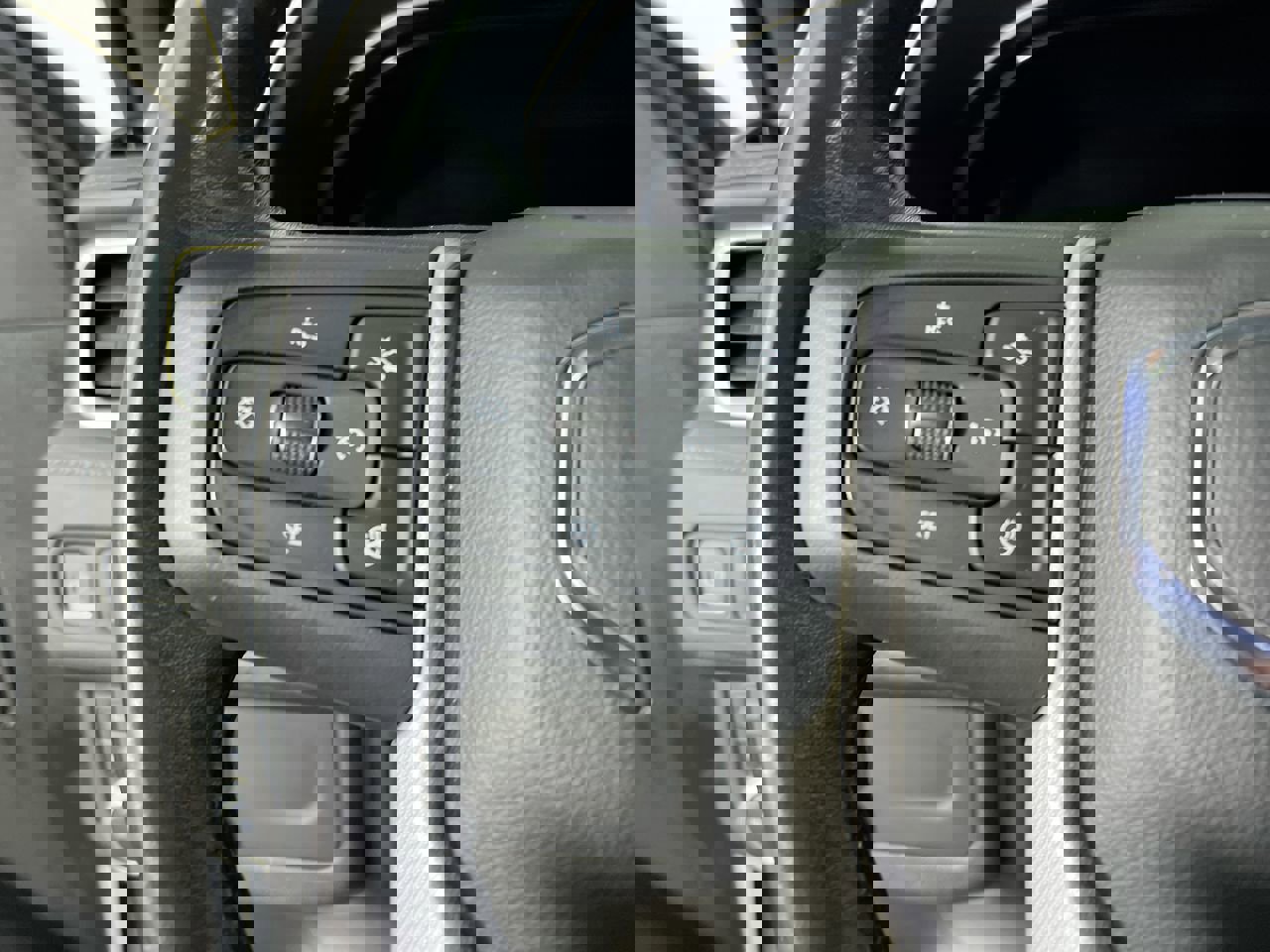 Used 2022 GMC Yukon XL Denali image 16