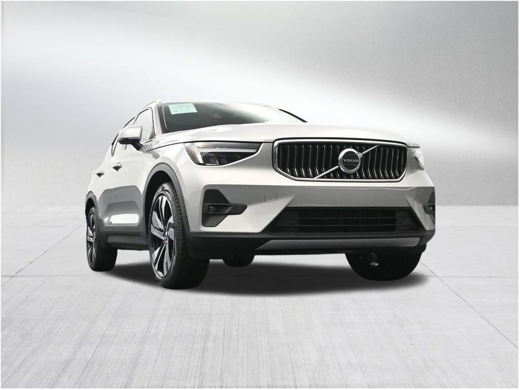 Used 2023 Volvo XC40 B5 Plus AWD/4WD image 30