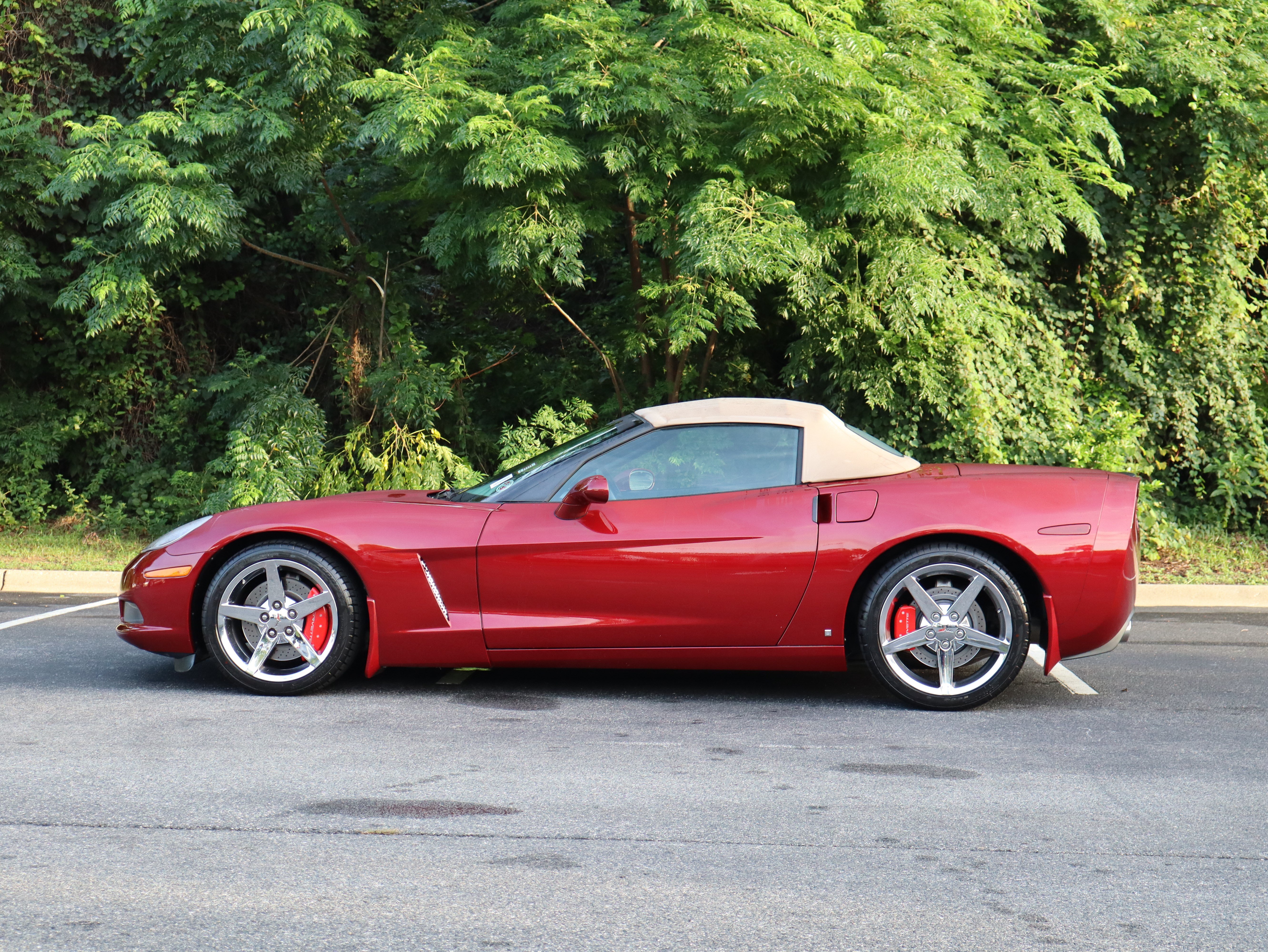 Used 2007 Chevrolet Corvette Convertible w/ Preferred Equipment Group RWD image 7