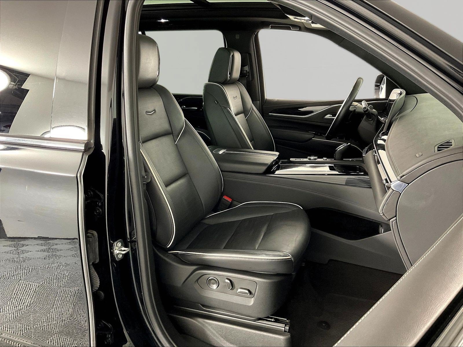 Used 2024 Cadillac Escalade Sport AWD/4WD image 30
