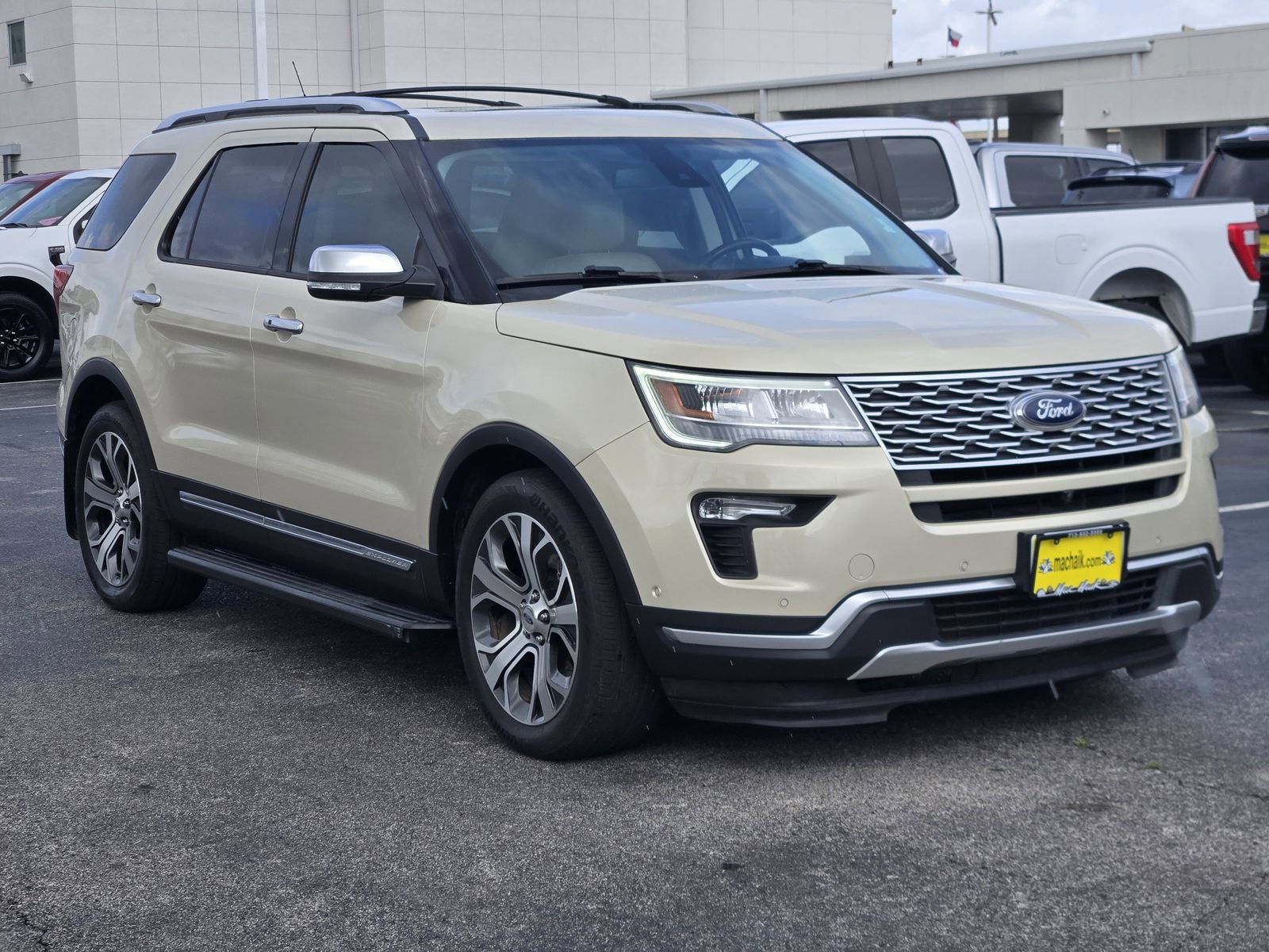 Used 2018 Ford Explorer Platinum image 3