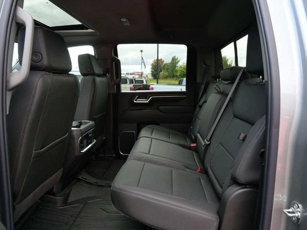 New 2026 GMC Sierra 3500 SLT w/ SLT Premium Package AWD/4WD image 10