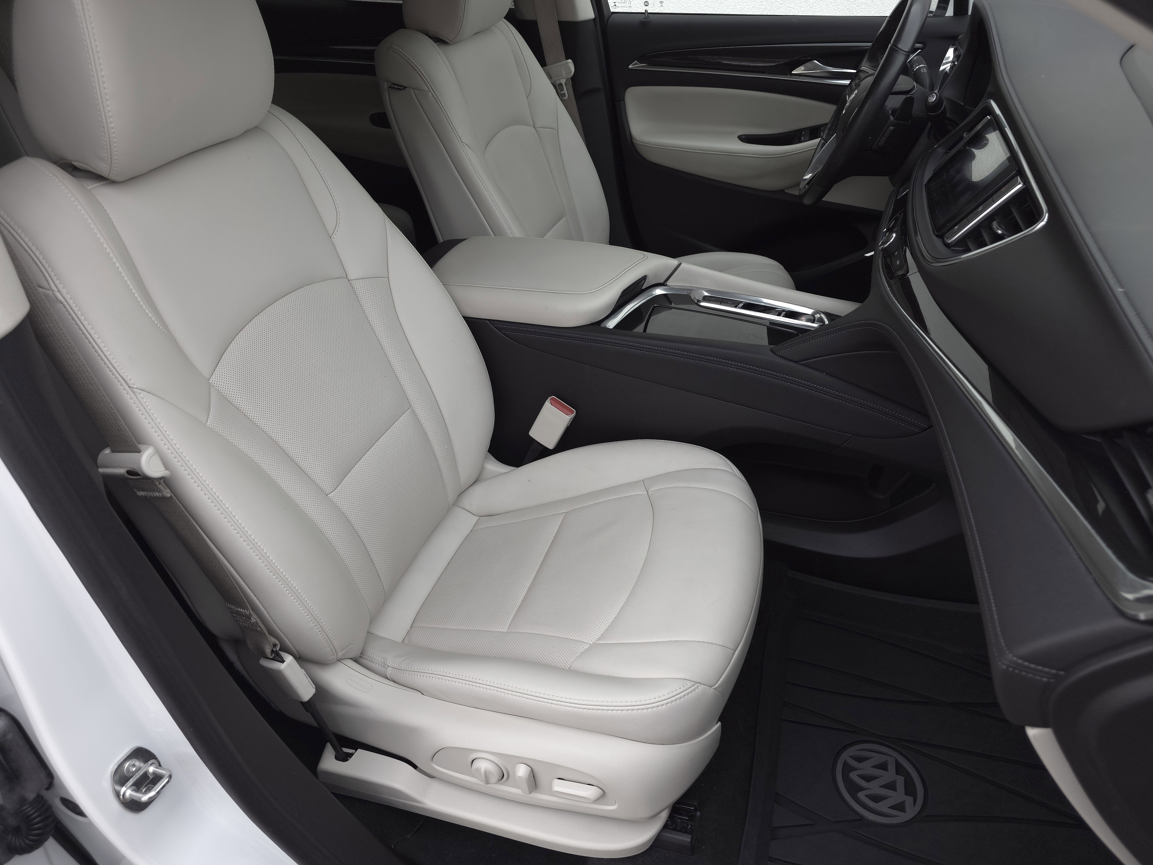 Used 2023 Buick Enclave Essence image 41