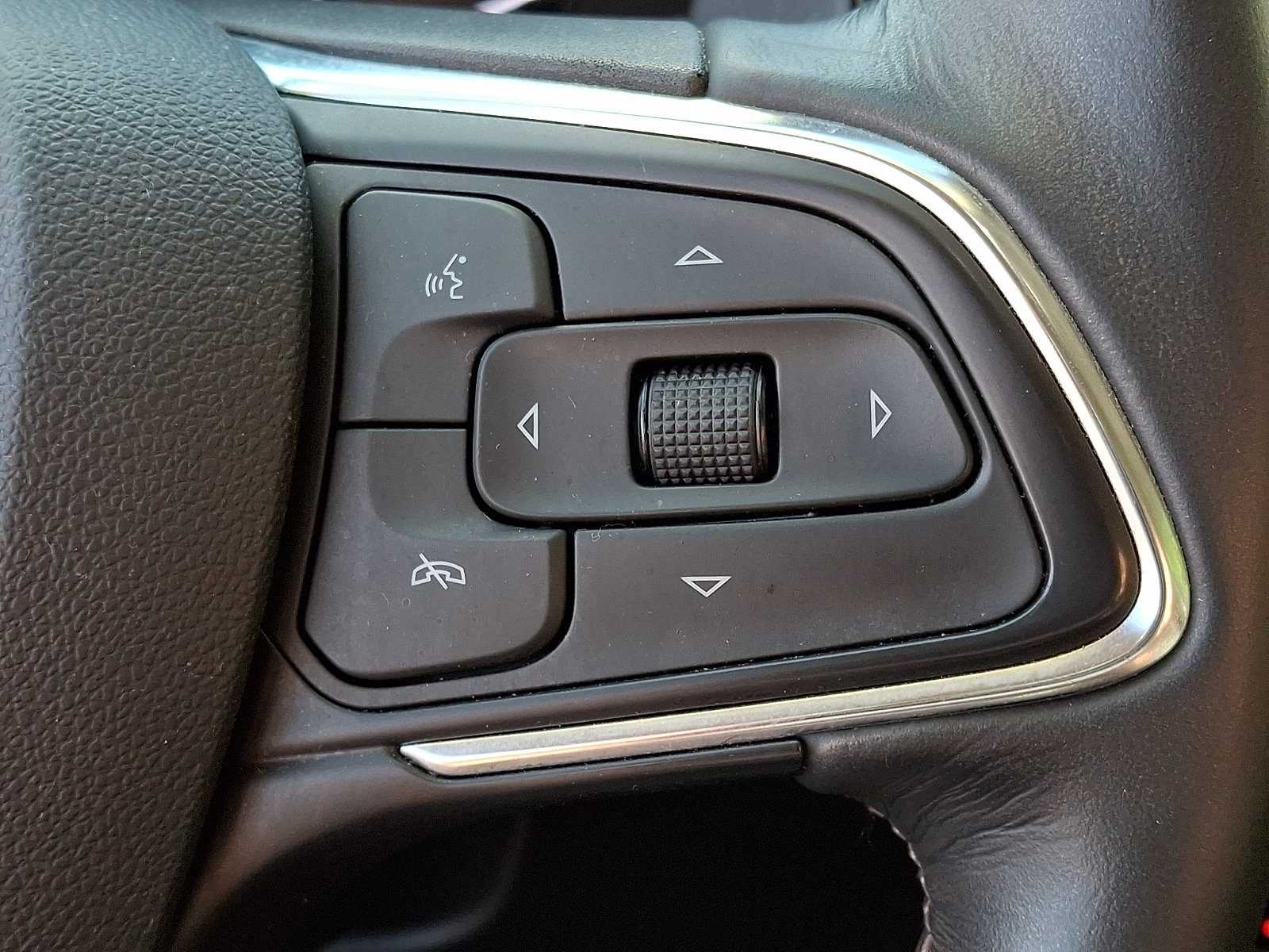 Certified 2022 Buick Envision Essence w/ Technology Package I FWD image 26