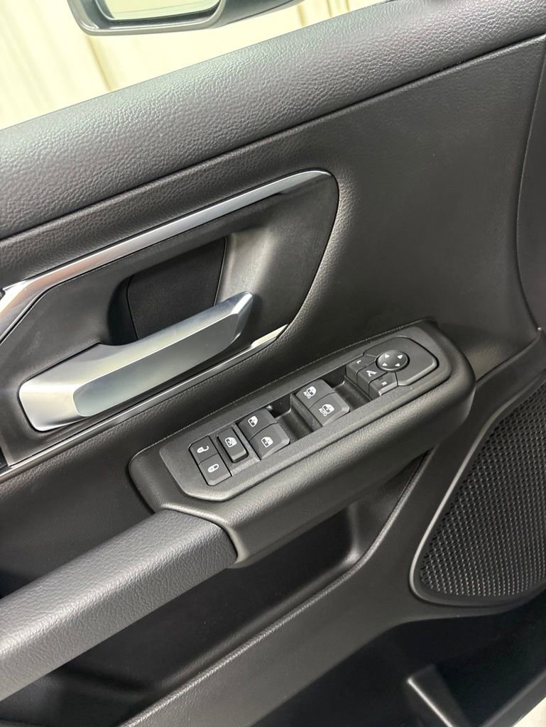 New 2026 RAM 1500 4x4 Crew Cab image 17