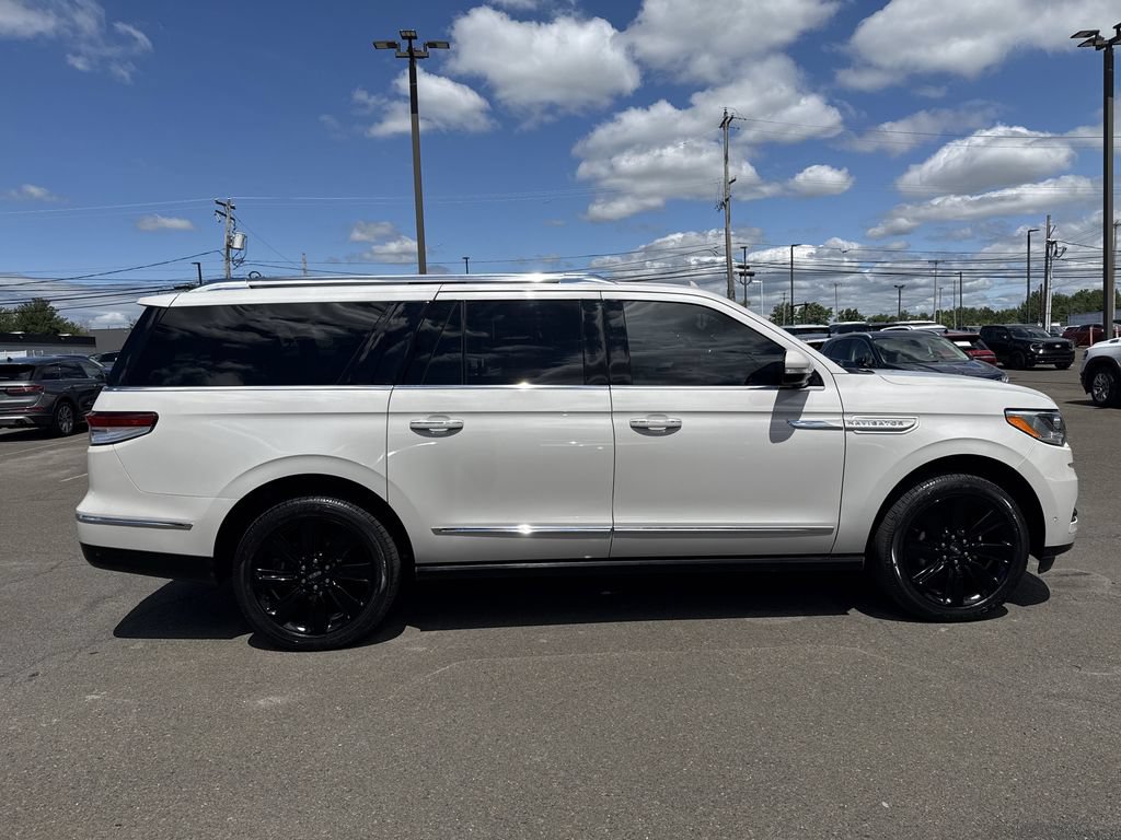 Certified 2023 Lincoln Navigator L Reserve AWD/4WD image 6