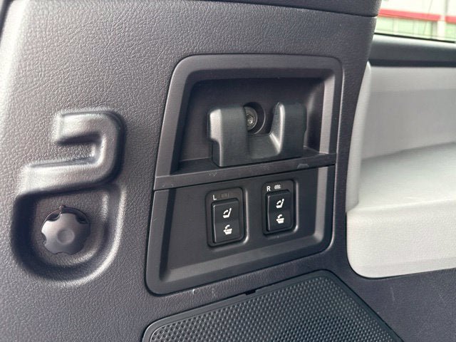 Used 2019 Toyota Sequoia Platinum AWD/4WD image 16