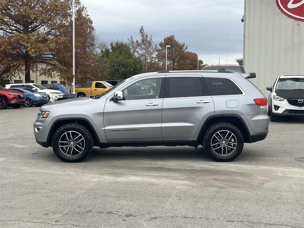 Used 2017 Jeep Grand Cherokee Limited image 2