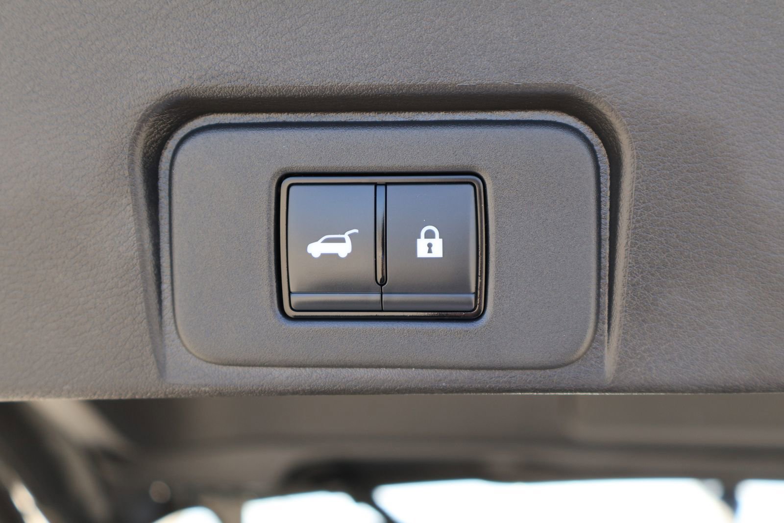 Used 2025 Nissan Rogue SV FWD image 15