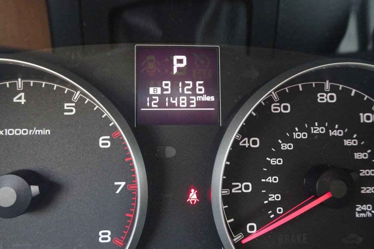 Used 2014 Subaru Outback 2.5i Premium w/ Accessory Value Package (OYX) AWD/4WD image 19