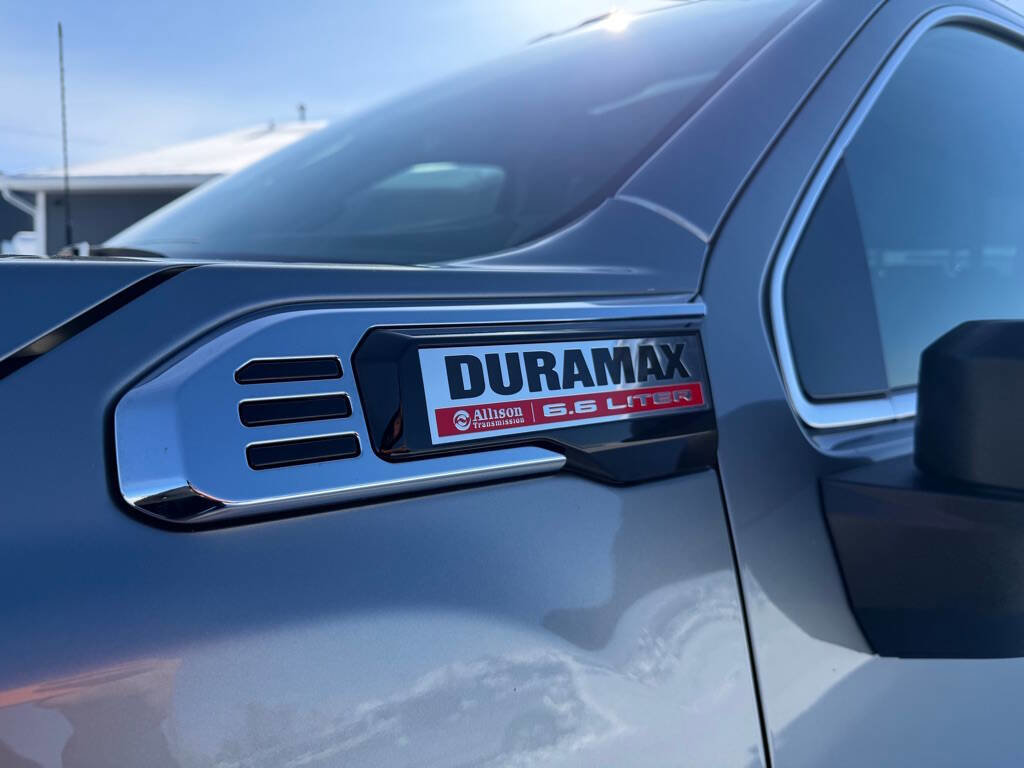 Used 2024 GMC Sierra 3500 SLT w/ SLT Premium Package image 10