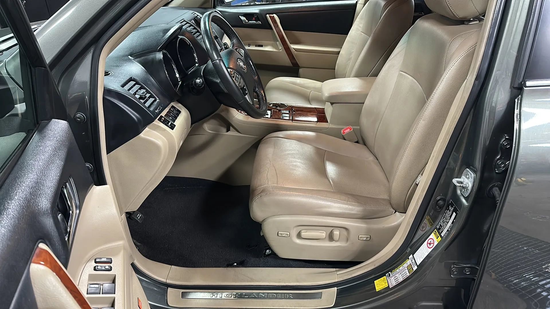 Used 2013 Toyota Highlander Limited image 9