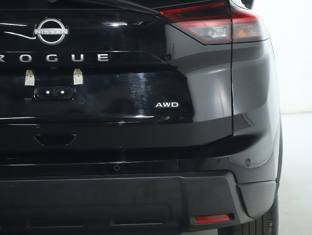 Certified 2025 Nissan Rogue SV image 44