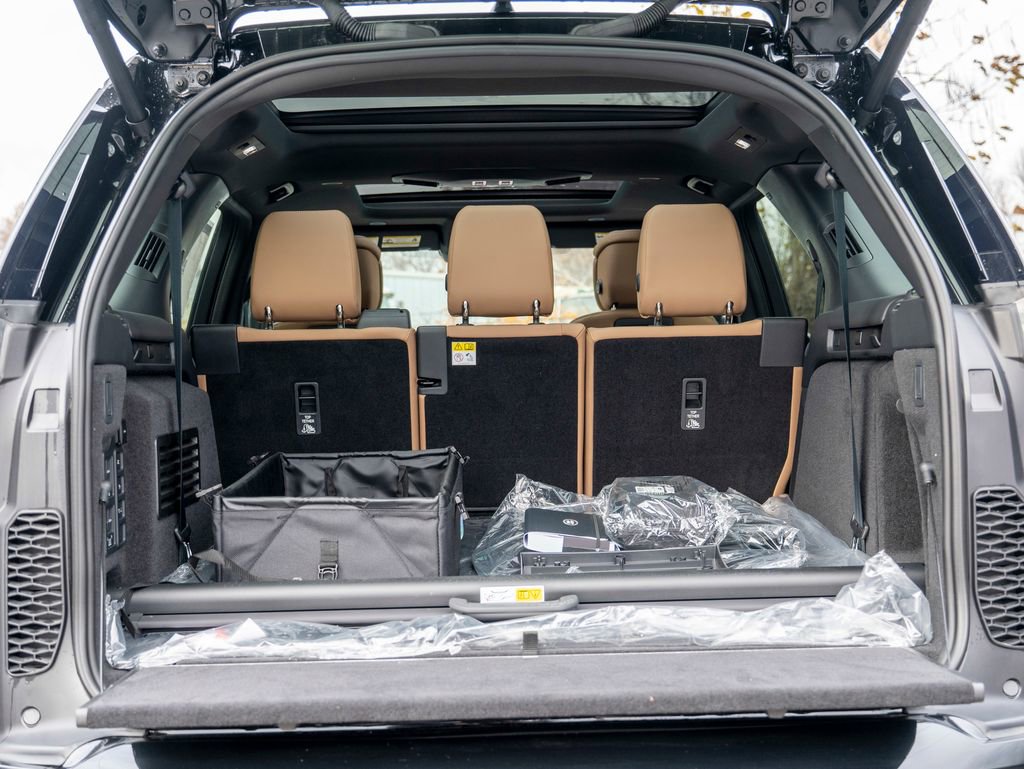 New 2026 Land Rover Discovery Limited Edition AWD/4WD image 26