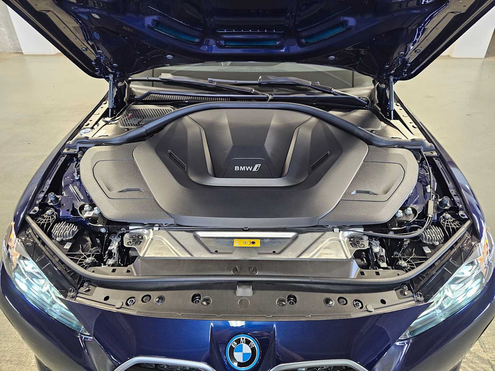 Certified 2023 BMW i4 eDrive40 w/ Premium Package RWD image 9