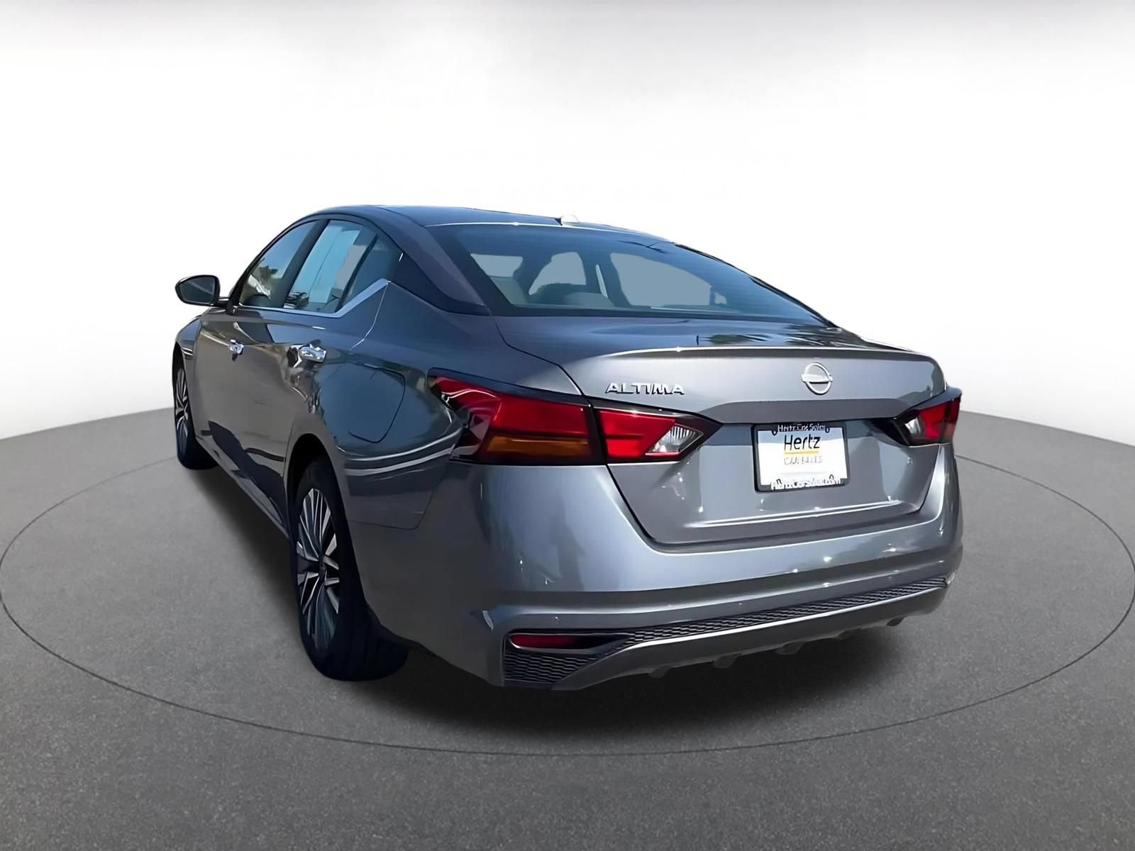 Used 2025 Nissan Altima 2.5 SV FWD image 10
