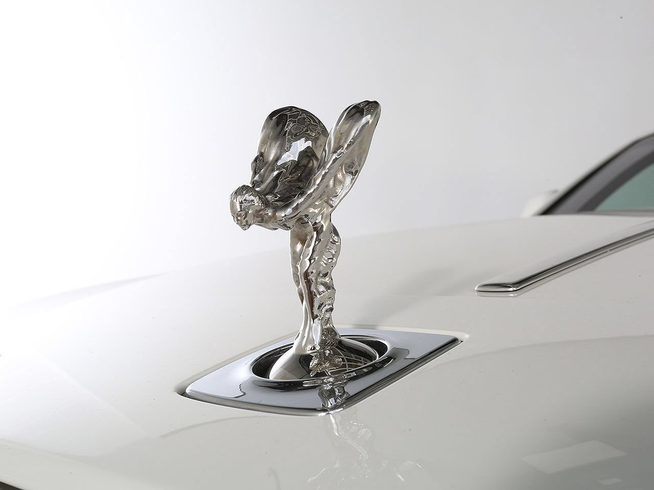 Used 2015 Rolls-Royce Wraith RWD image 9