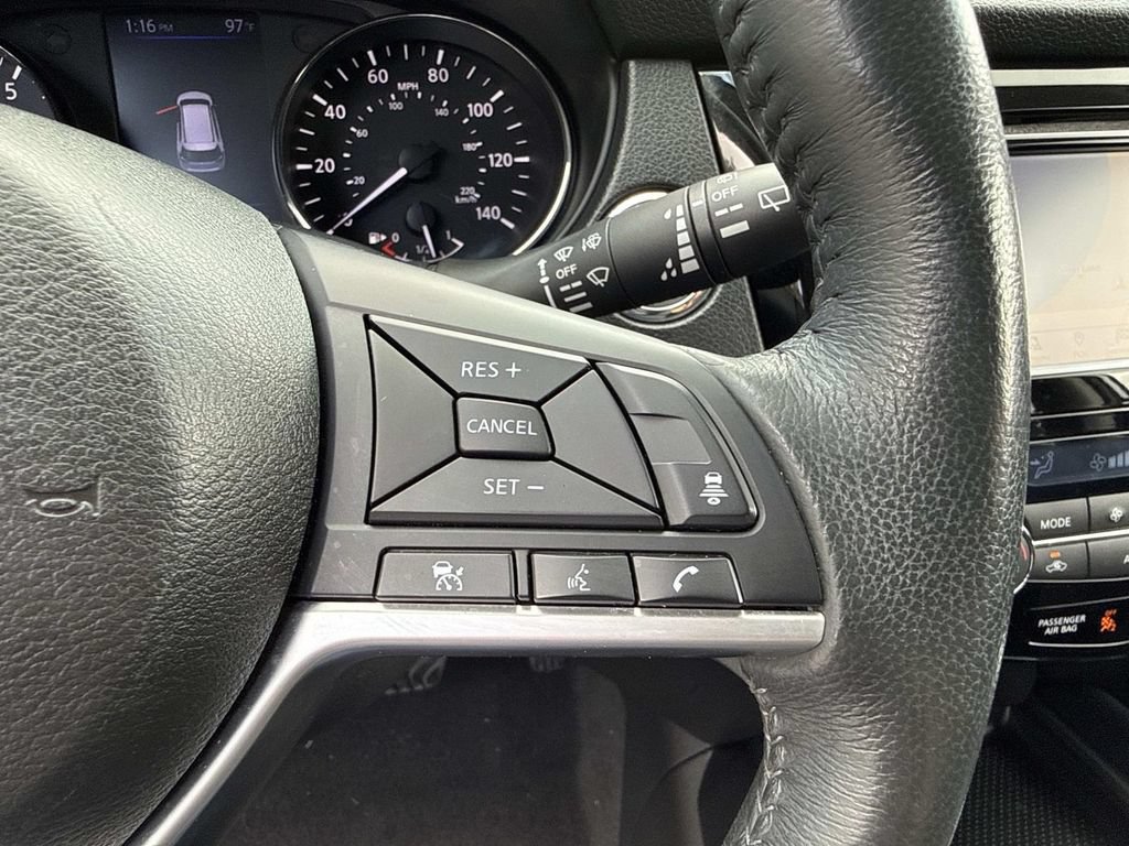 Used 2018 Nissan Rogue SV w/ Premium Package FWD image 29