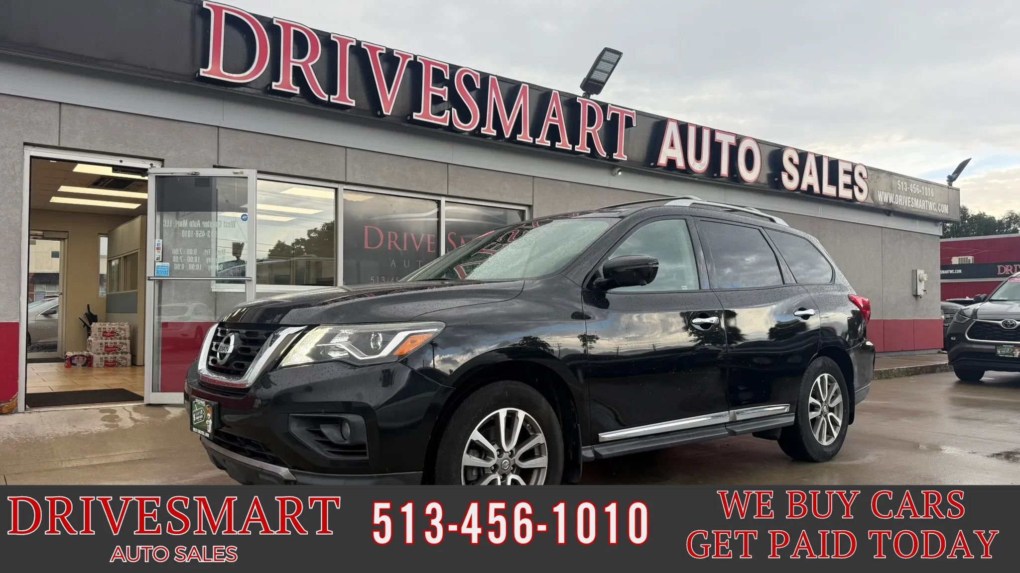 Used 2018 Nissan Pathfinder Platinum w/ Cargo Package FWD image 1
