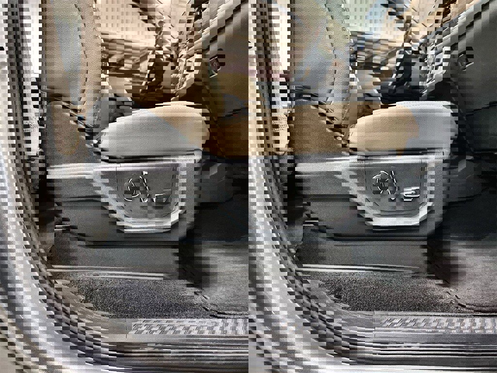 Used 2024 Ford Expedition Max Limited image 31