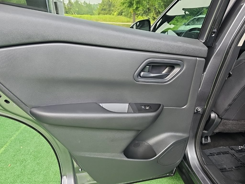 Used 2024 Nissan Rogue S AWD/4WD image 31