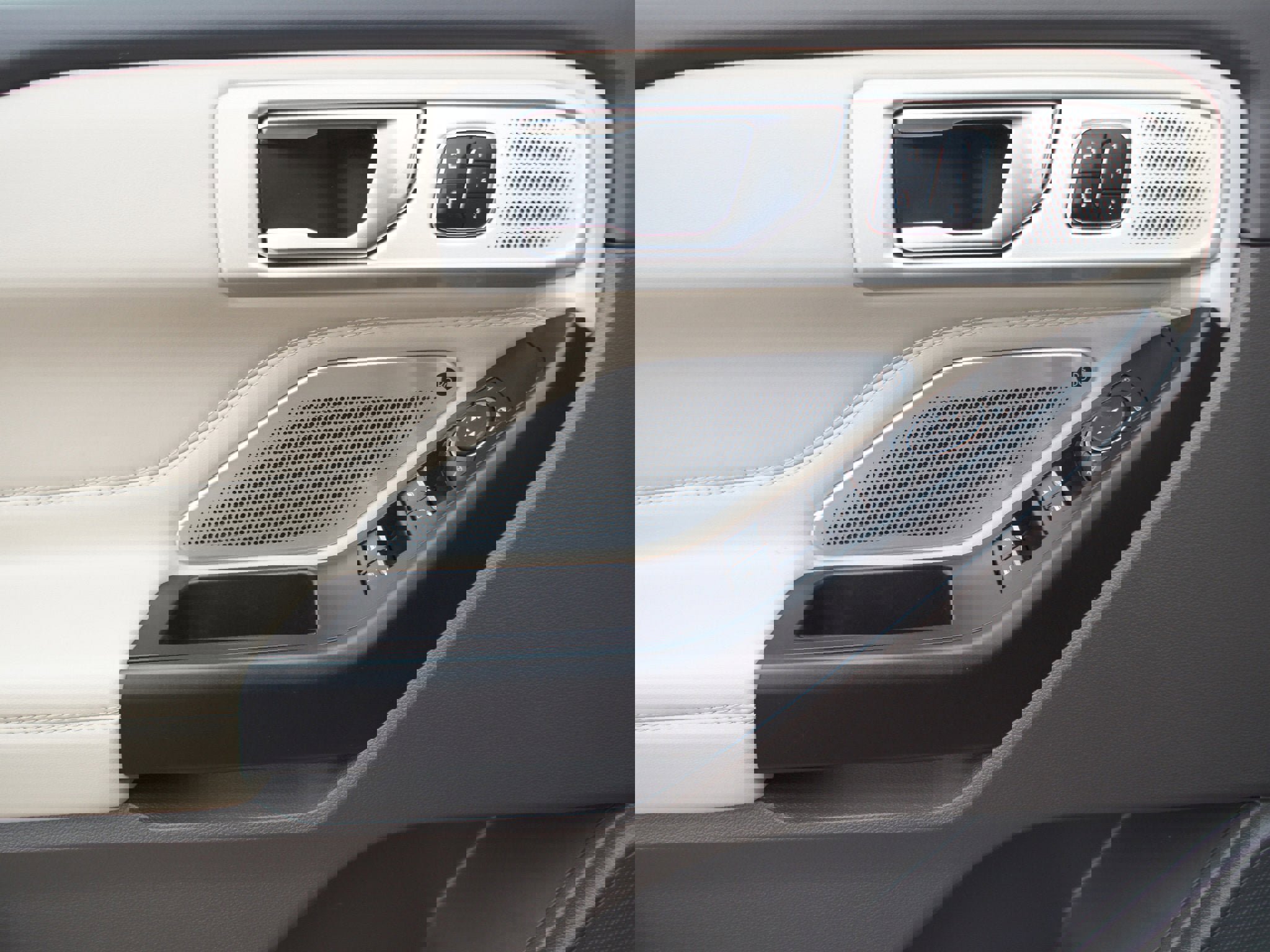 Used 2020 Ford Explorer Platinum w/ Premium Technology Package image 30