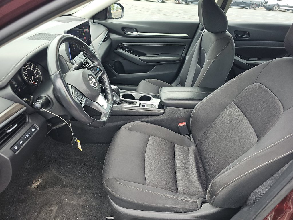 Used 2023 Nissan Altima 2.5 SV w/ SV Premium Package FWD image 2