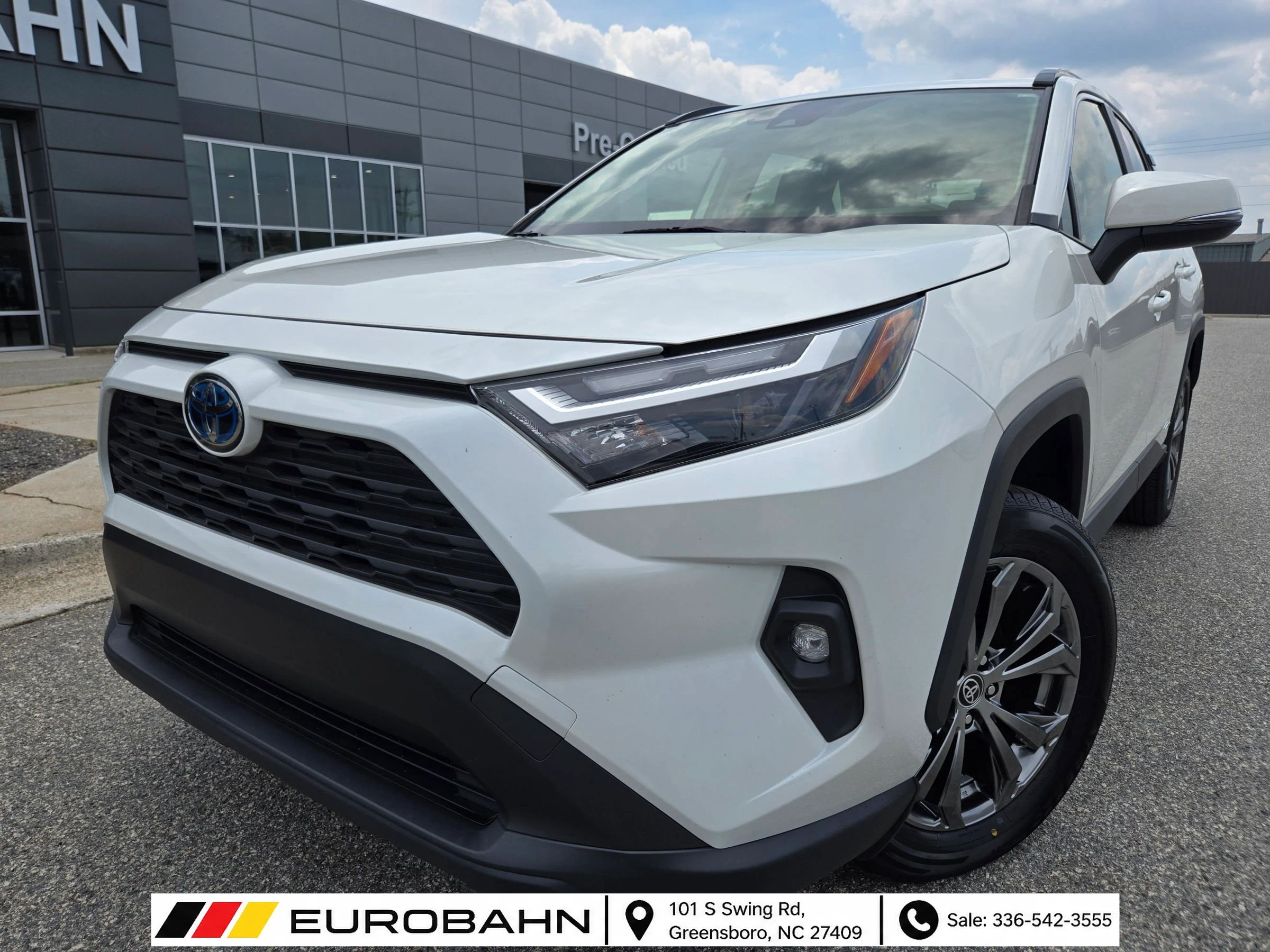 Used 2022 Toyota RAV4 XLE Premium AWD/4WD image 1