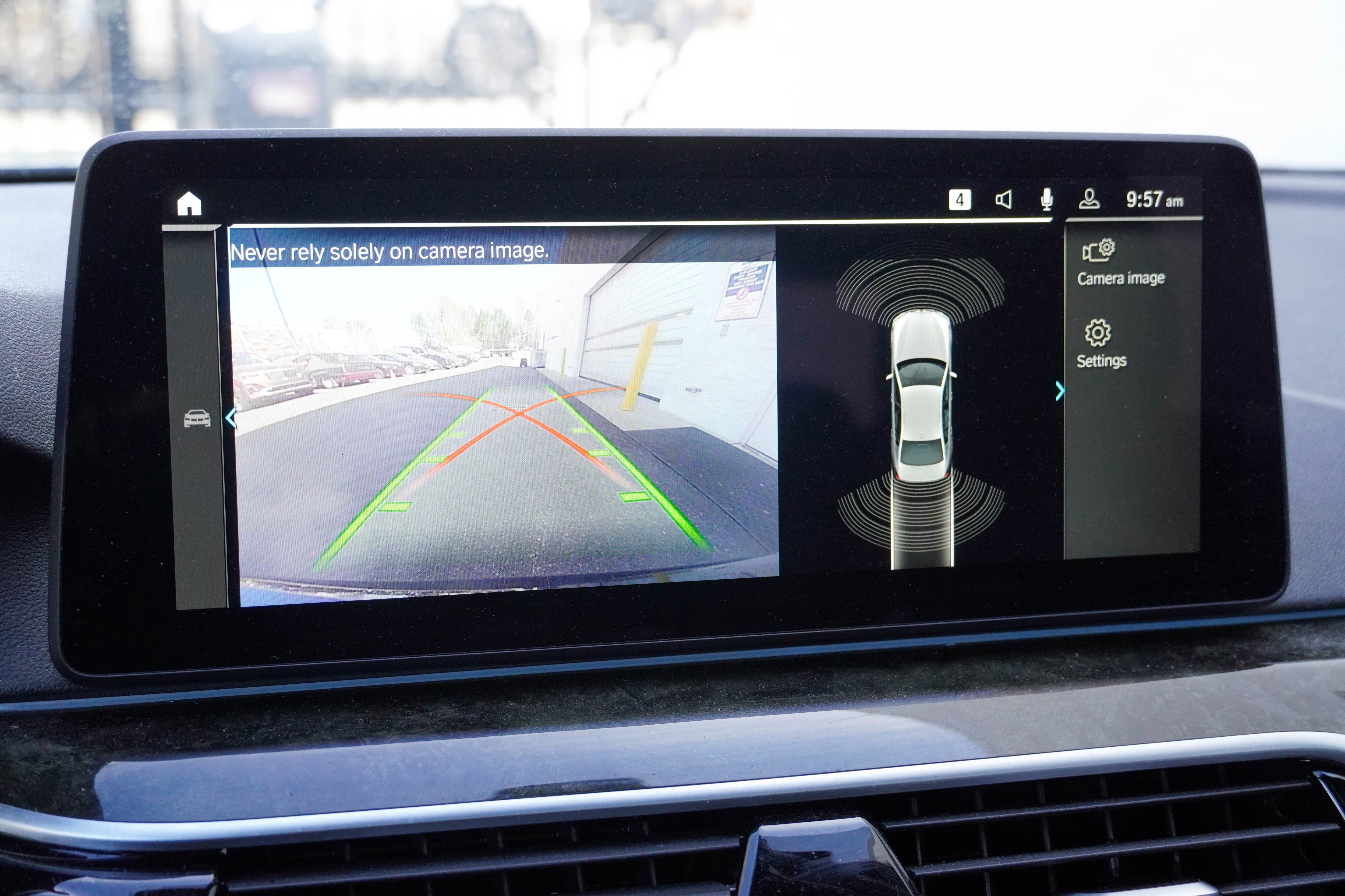 Certified 2023 BMW 530e xDrive w/ Premium Package image 27