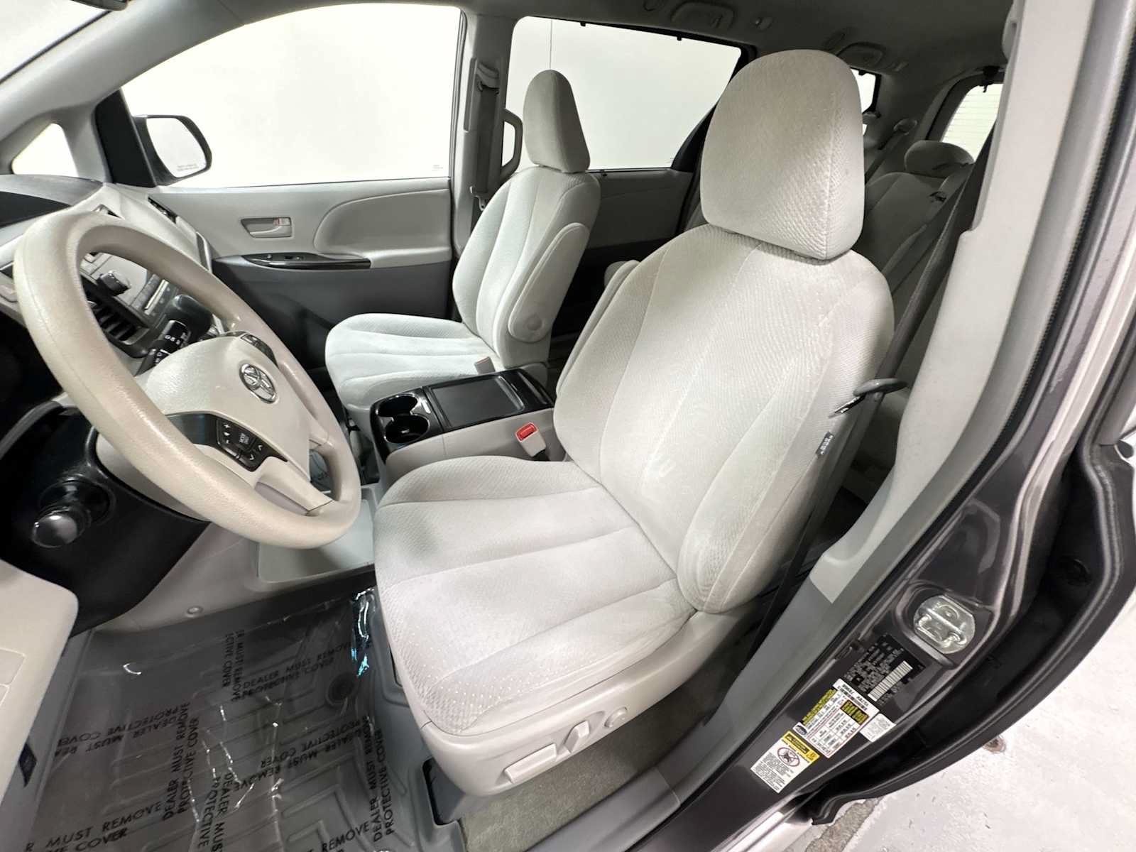 Used 2014 Toyota Sienna LE FWD image 13