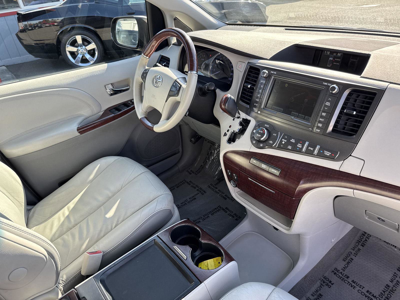 Used 2011 Toyota Sienna Limited image 21